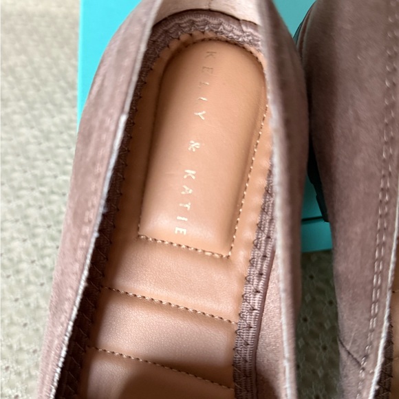 Kelly & Katie Bexley Loafer Sz 8 NWOT Taupe - Picture 6 of 7